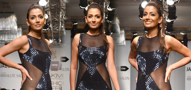 Monica Dogra walks for Veda Raheja at LFW 2014