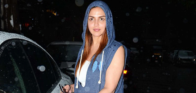 Esha Deol and Bharat Takhtani snapped post dinner in Juhu restaurant