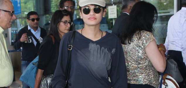 Sneha Ullal Snapped at Domestic Airport