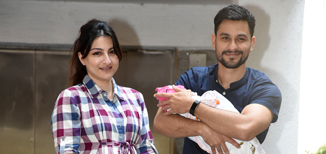 Soha Ali Khan and Kunal Khemu snapped with their baby