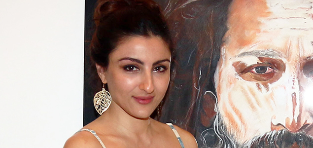 Soha Ali Khan and others at Bharat Thakur Art Exhibition