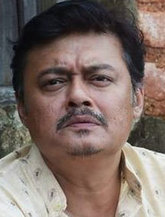 Saswata Chatterjee in Basu Paribaar